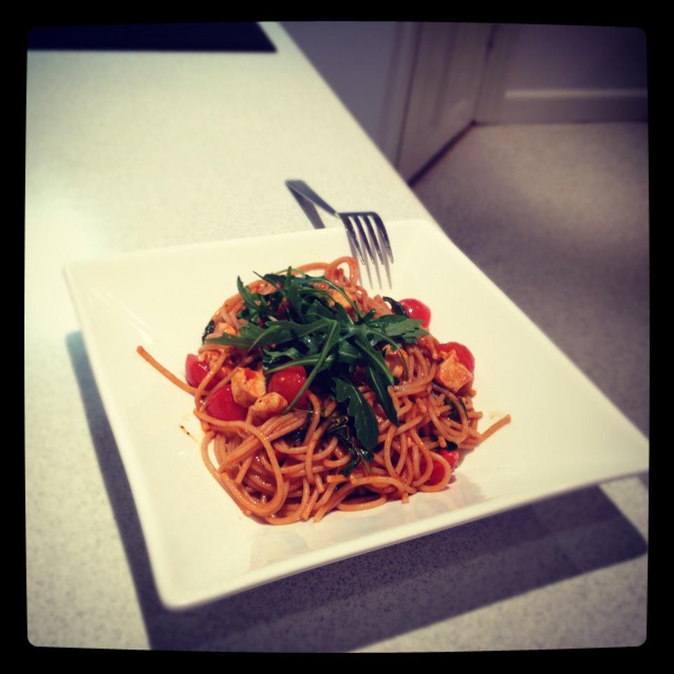 Spaghetti con pollo e rucola